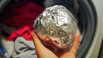 The Secret Behind Using a Ball of Aluminum Foil in Your Laundry!