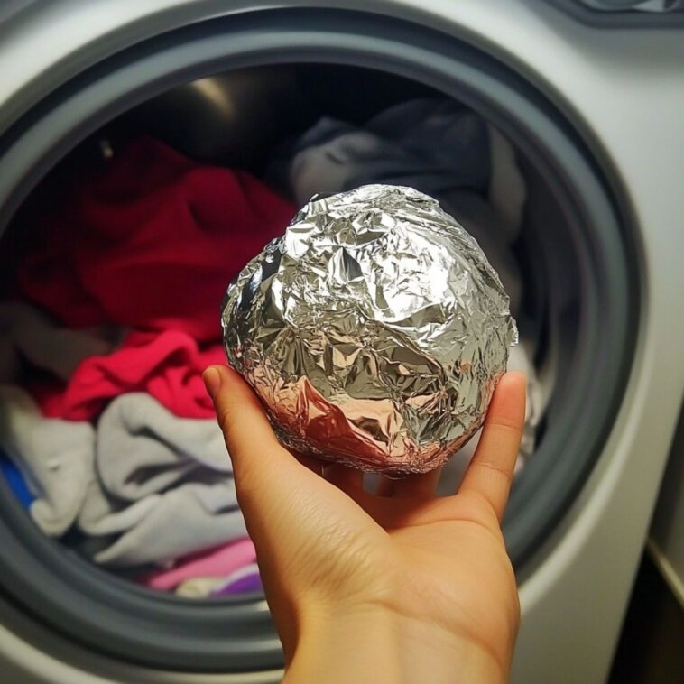 The Secret Behind Using a Ball of Aluminum Foil in Your Laundry!