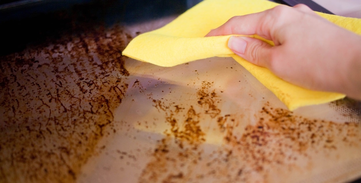 Clean dirty oven door