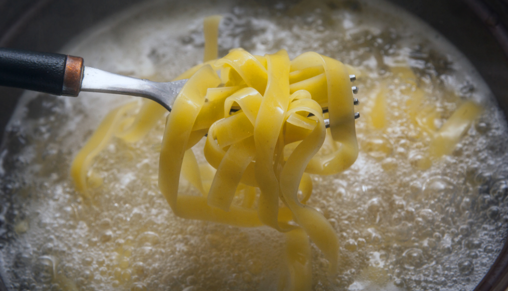 pasta boiling cooking water