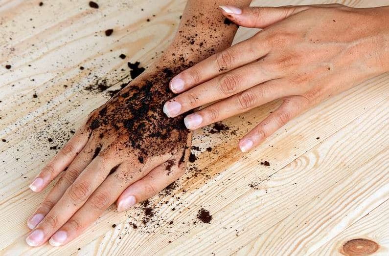 coffee grounds hand beauty treatment