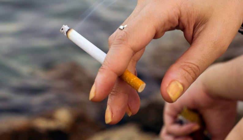 nails yellow hands nicotine cigarette smoking