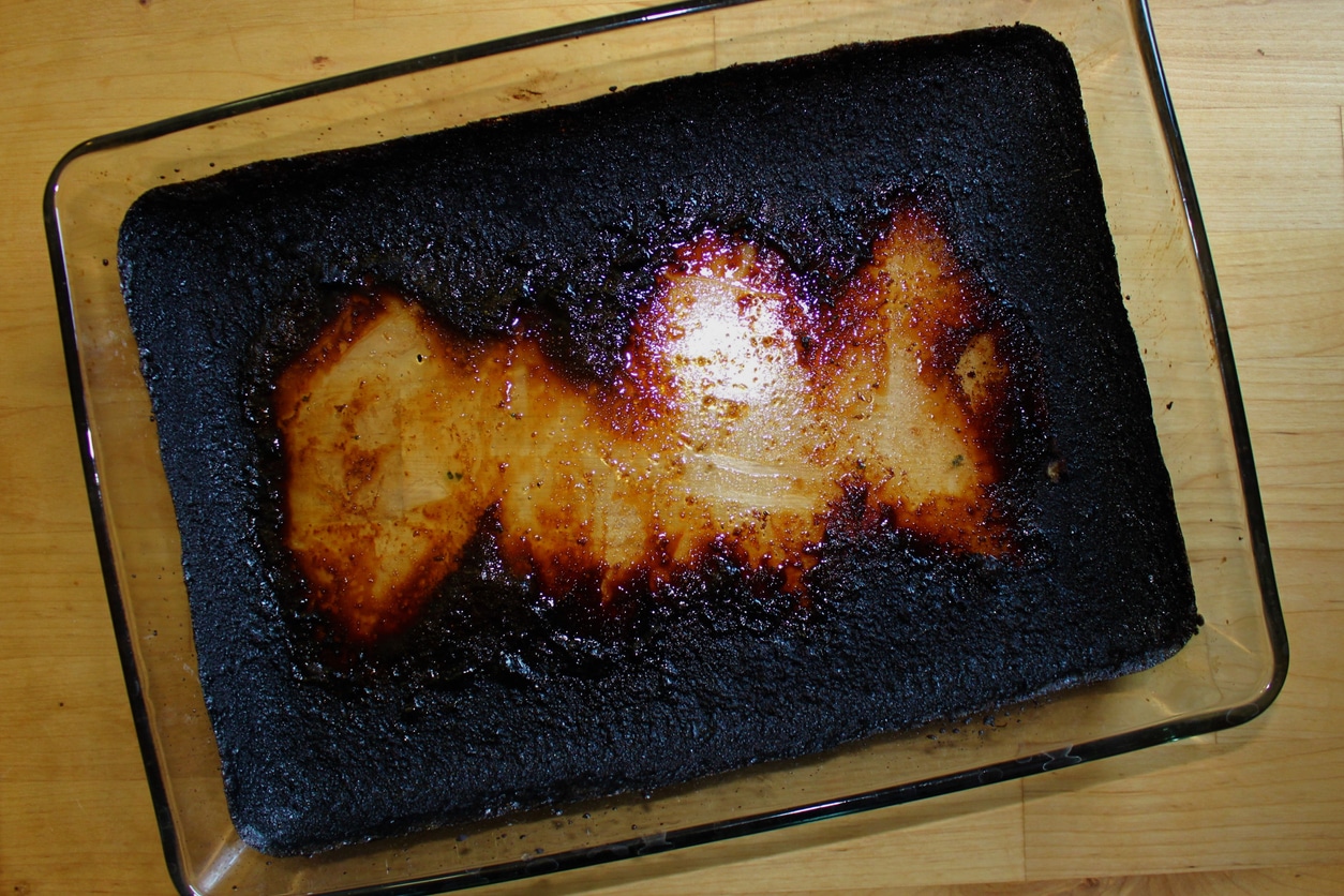 Pyrex dish gratin dish for the oven in burnt glass stains