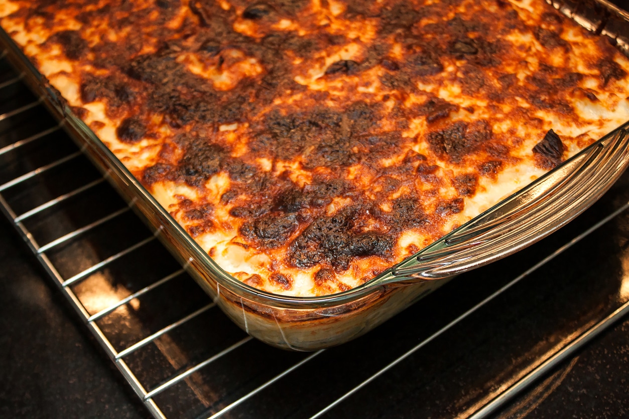 Pyrex dish gratin dish for the oven in burnt glass stains