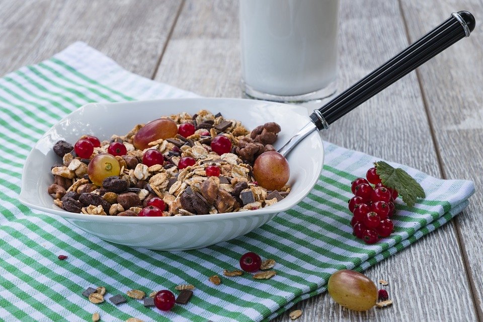 granola breakfast cereal