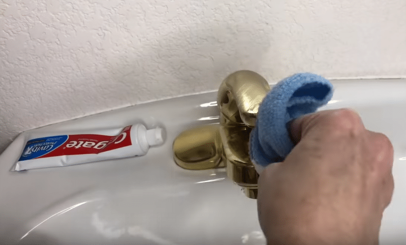 remove the faucets with toothpaste