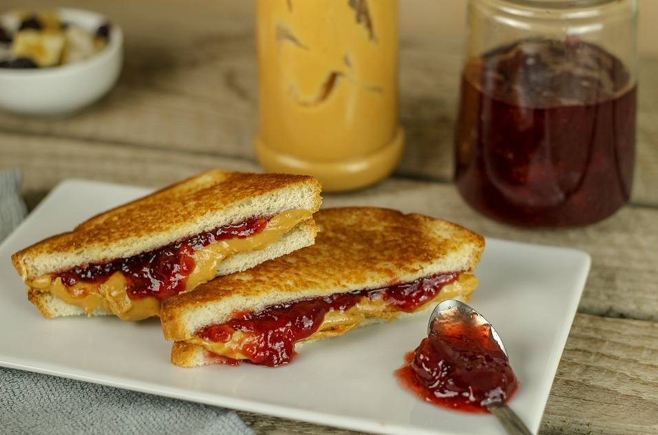 peanut butter and jam sandwich among the foods that increase life expectancy