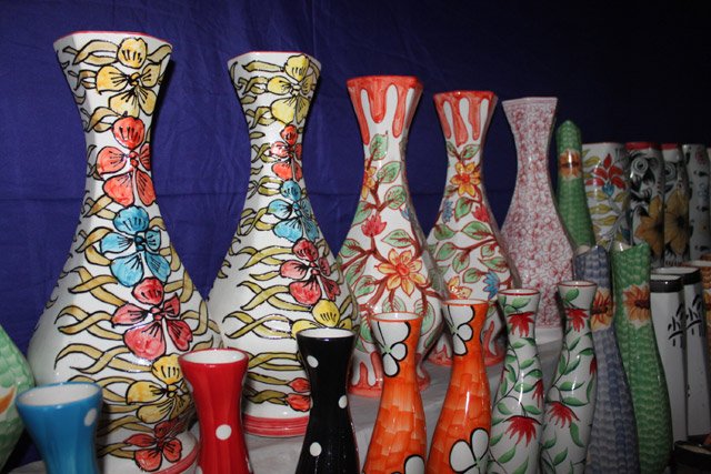 256-colorful-vases-array