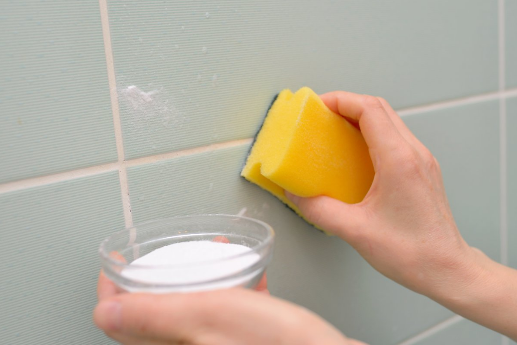 clean wall salt bicarbonate sponge