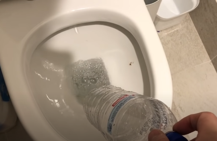 unclog the toilet with a plastic bottle