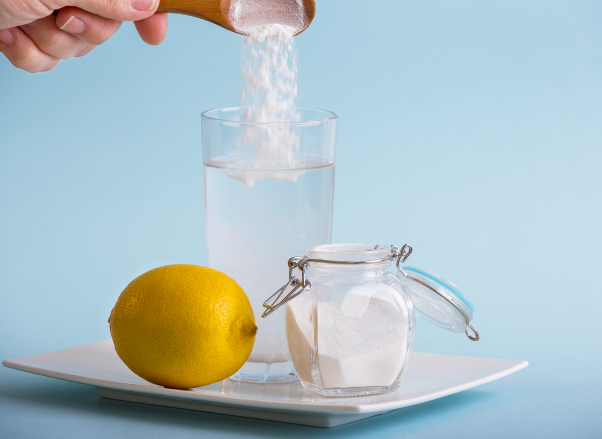 baking soda lemon glass of water