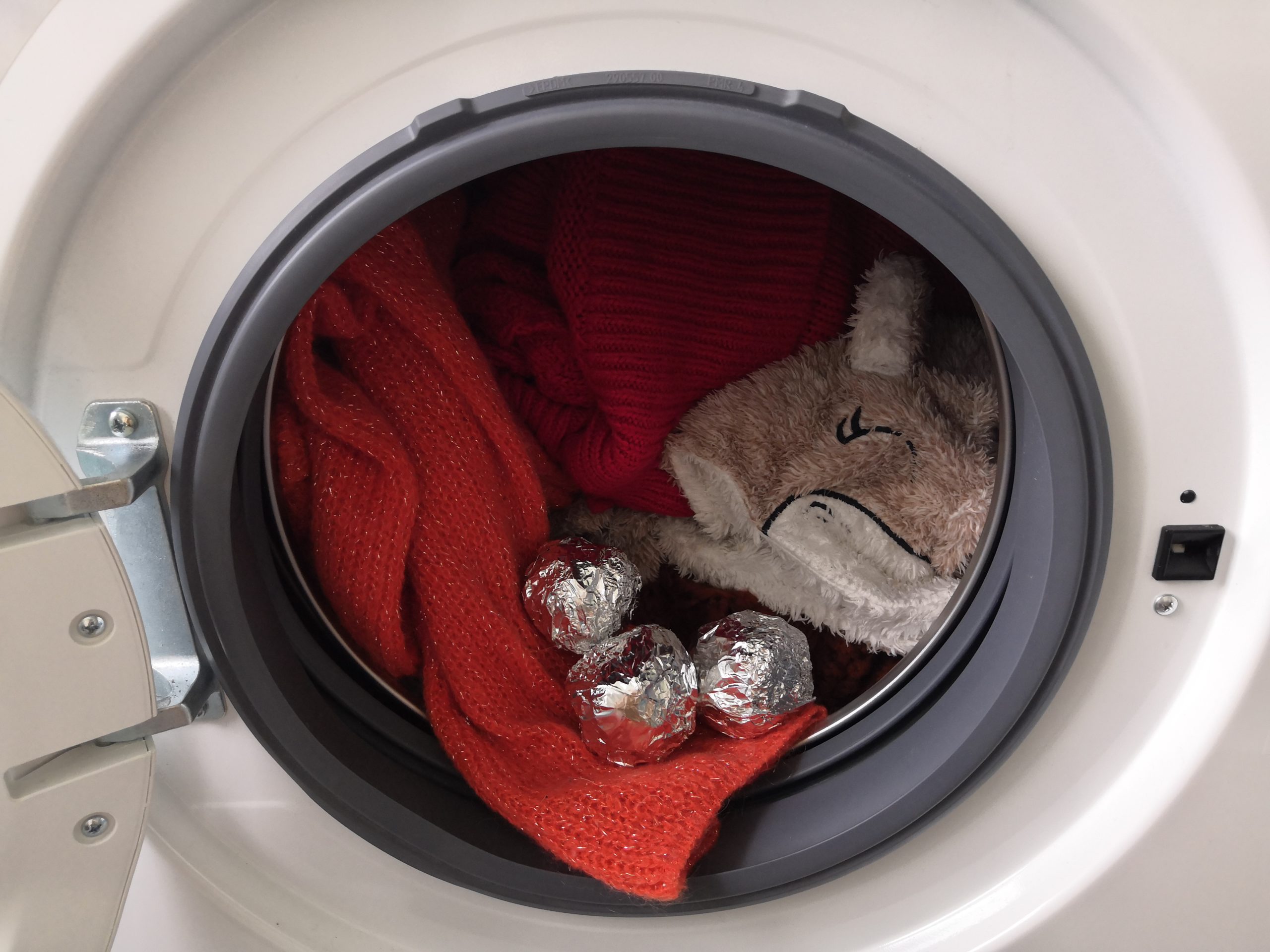 aluminum in the washing machine for laundry care static electricity