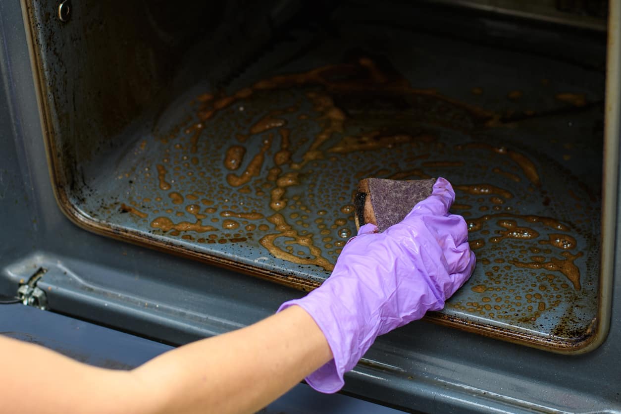 cleaning clean oven