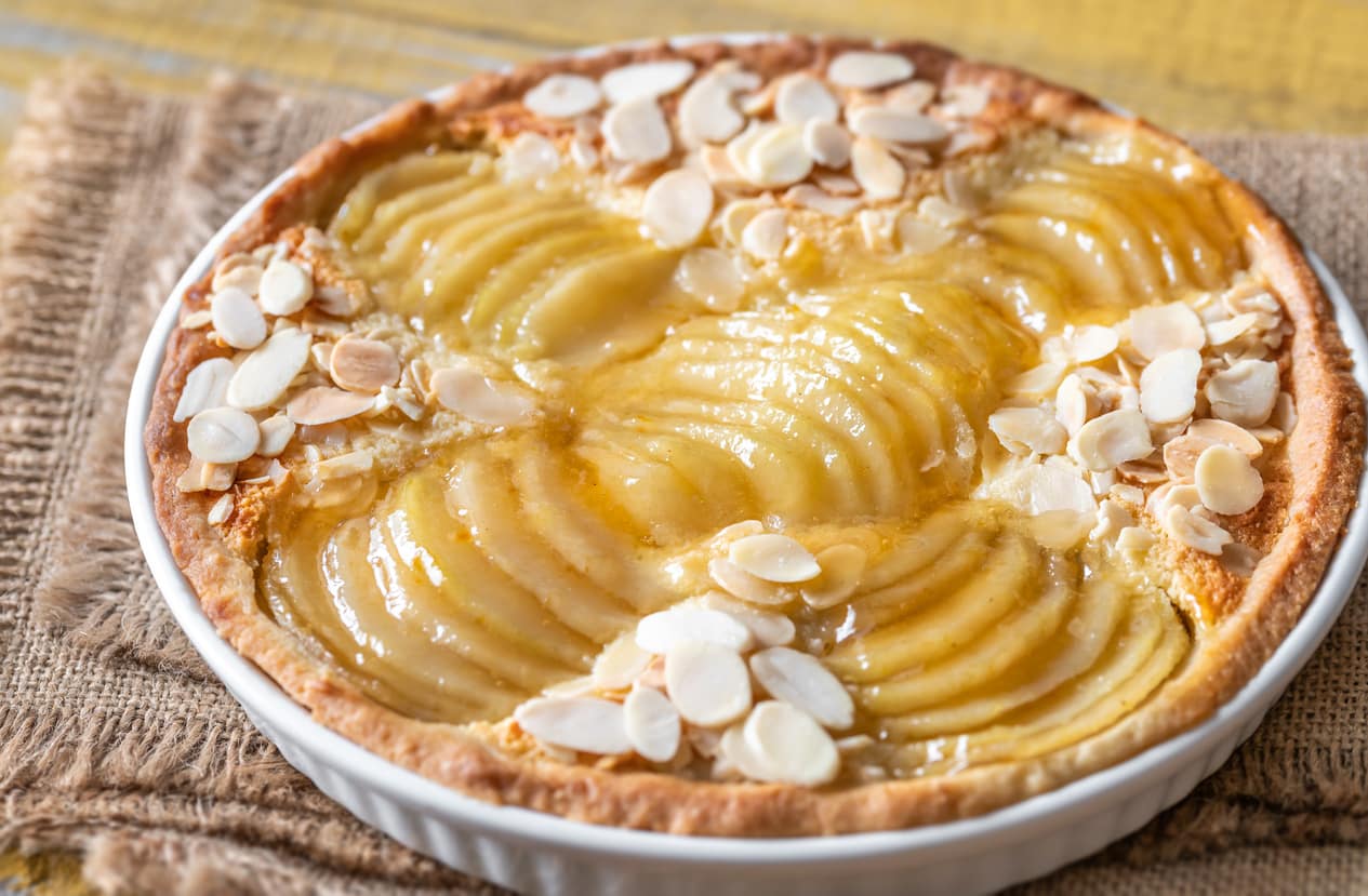 Bourdaloue tart with pear fruit tart